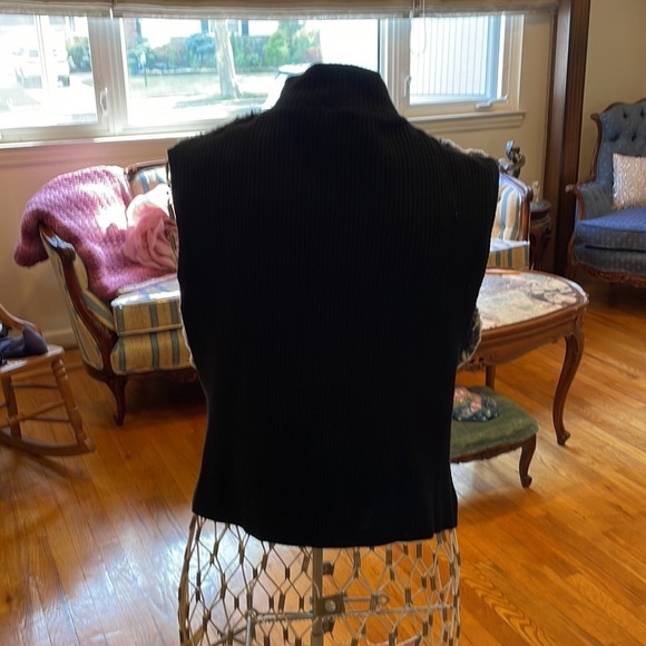 Bebe faux fur and sweater vest - Picture 3 of 6